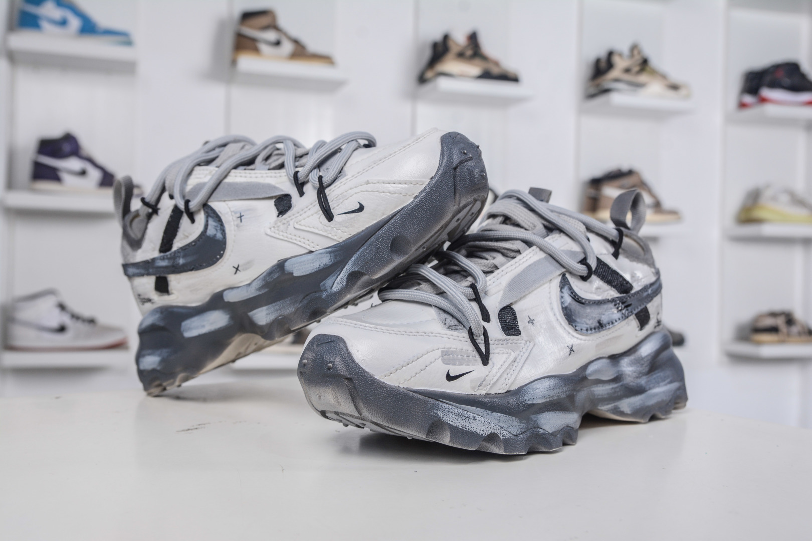 280 W NIKE TC 7900 手工定制 注入非凡时尚气息 塑就高雅外观 DD9682-100