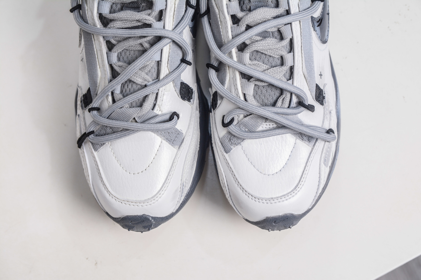 280 W NIKE TC 7900 手工定制 注入非凡时尚气息 塑就高雅外观 DD9682-100