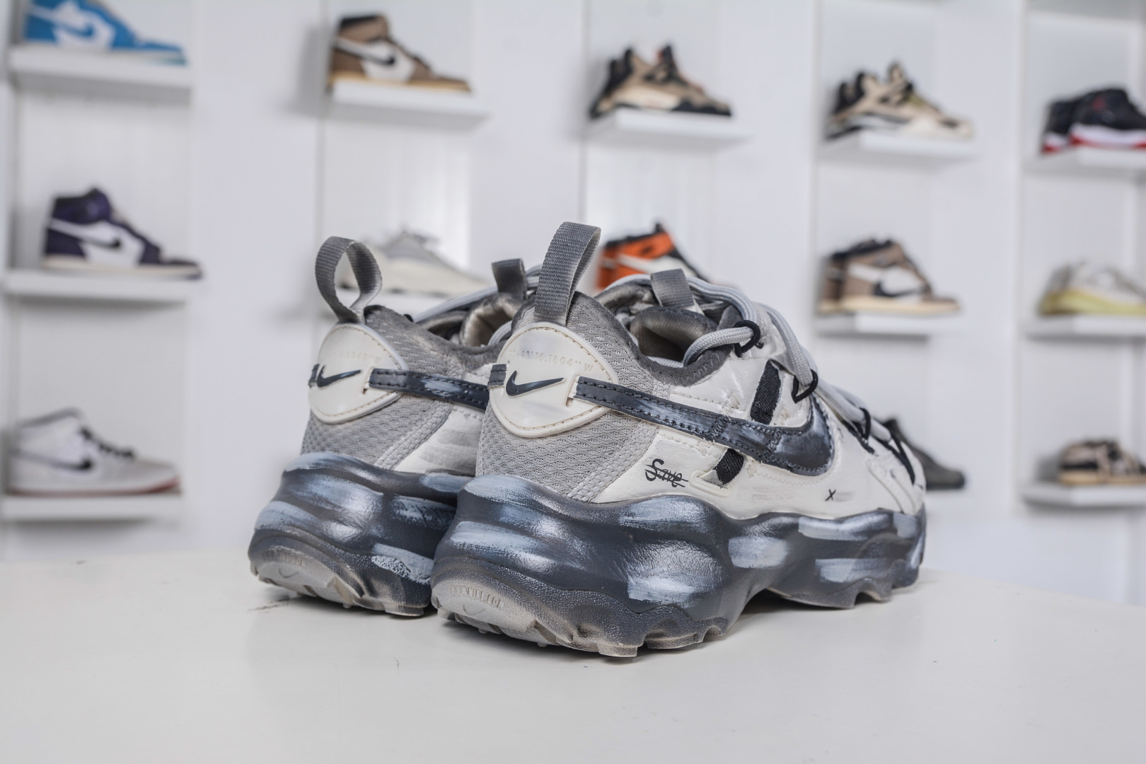 280 W NIKE TC 7900 手工定制 注入非凡时尚气息 塑就高雅外观 DD9682-100