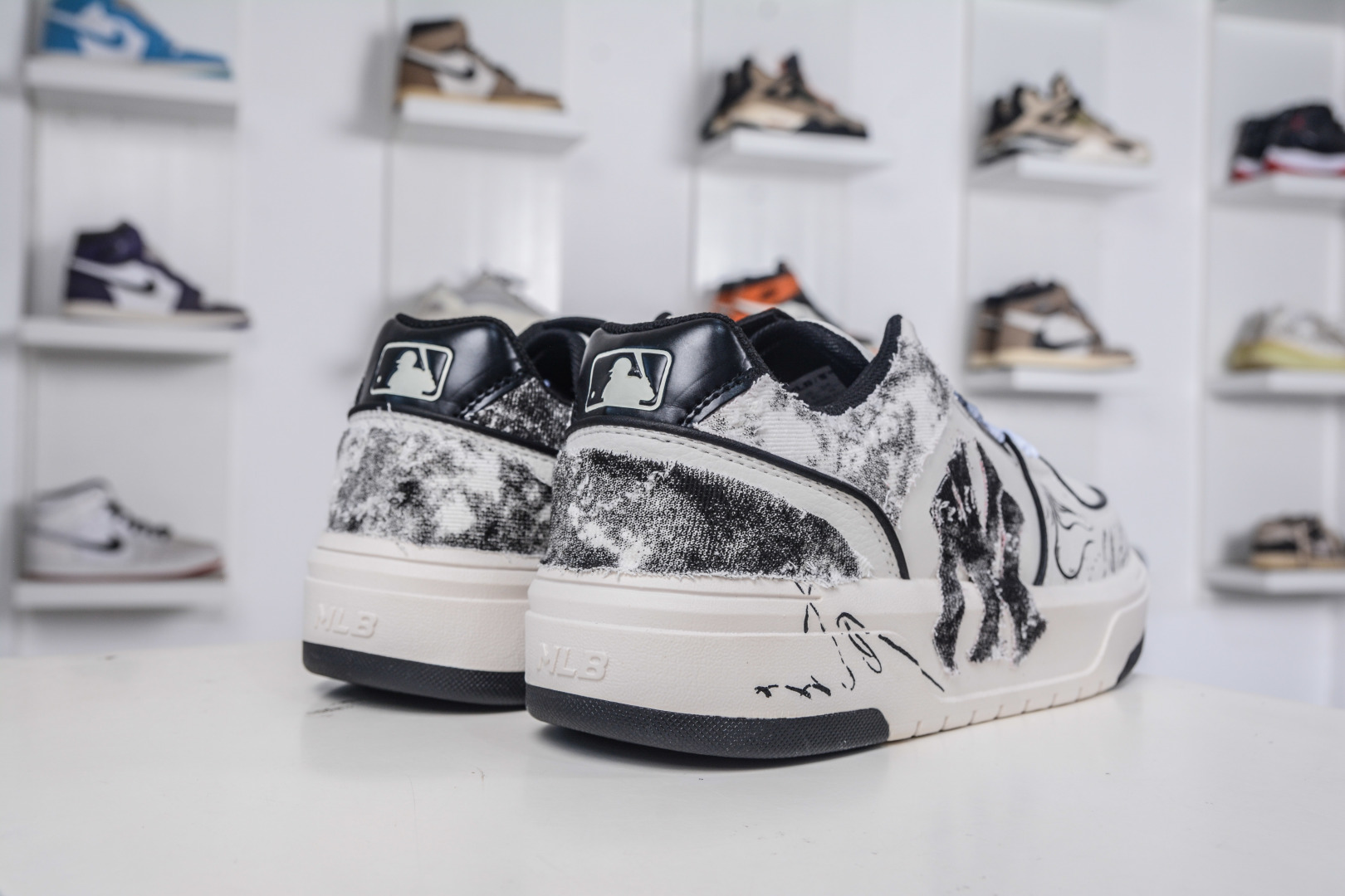 MLB Chunky Liner Graffiti Sneakers - Lightweight Platform Athletic Shoes 6 cmp i1760032924585 9696 0 5
