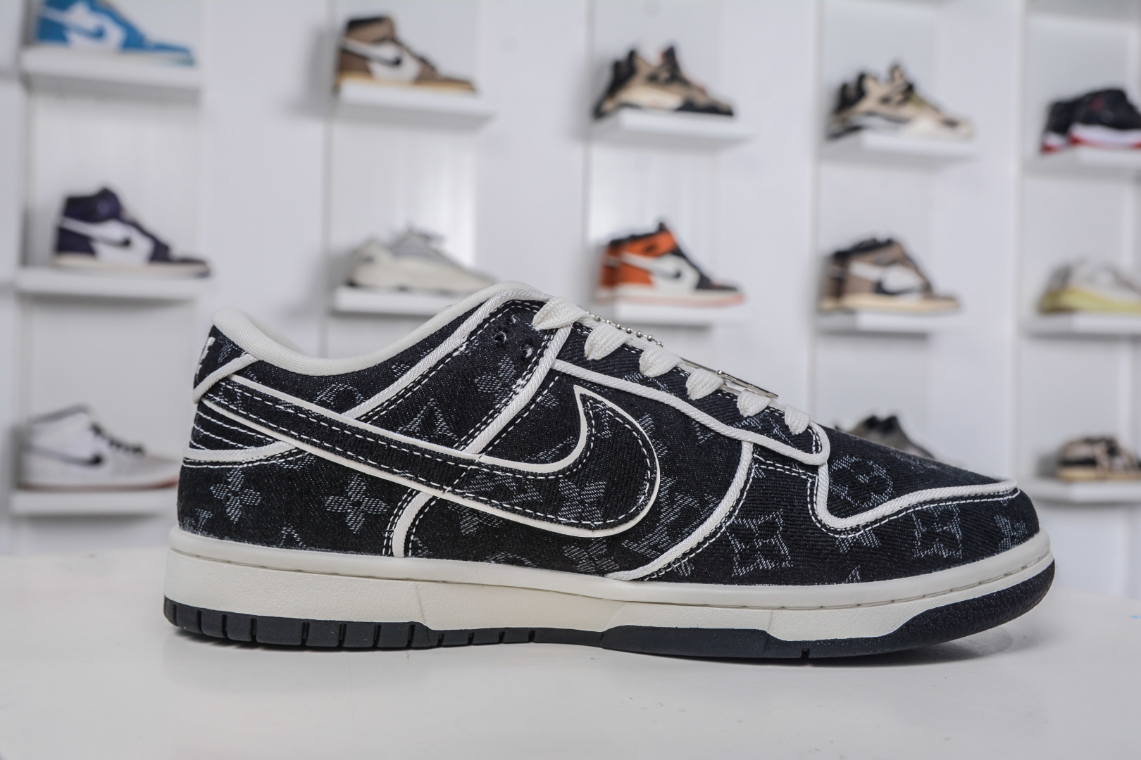 Nike SB Dunk Low x Louis Vuitton Black Denim Sneakers 4 cmp i1760033007607 498 0 2