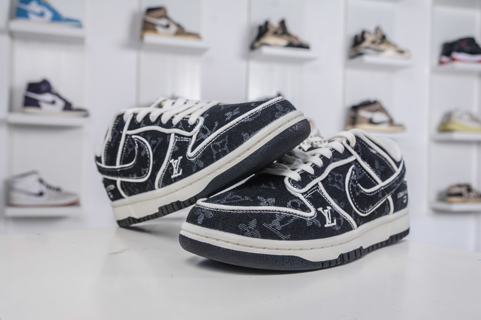 Nike SB Dunk Low x Louis Vuitton Black Denim Sneakers 5 cmp i1760033008914 4802 0 3