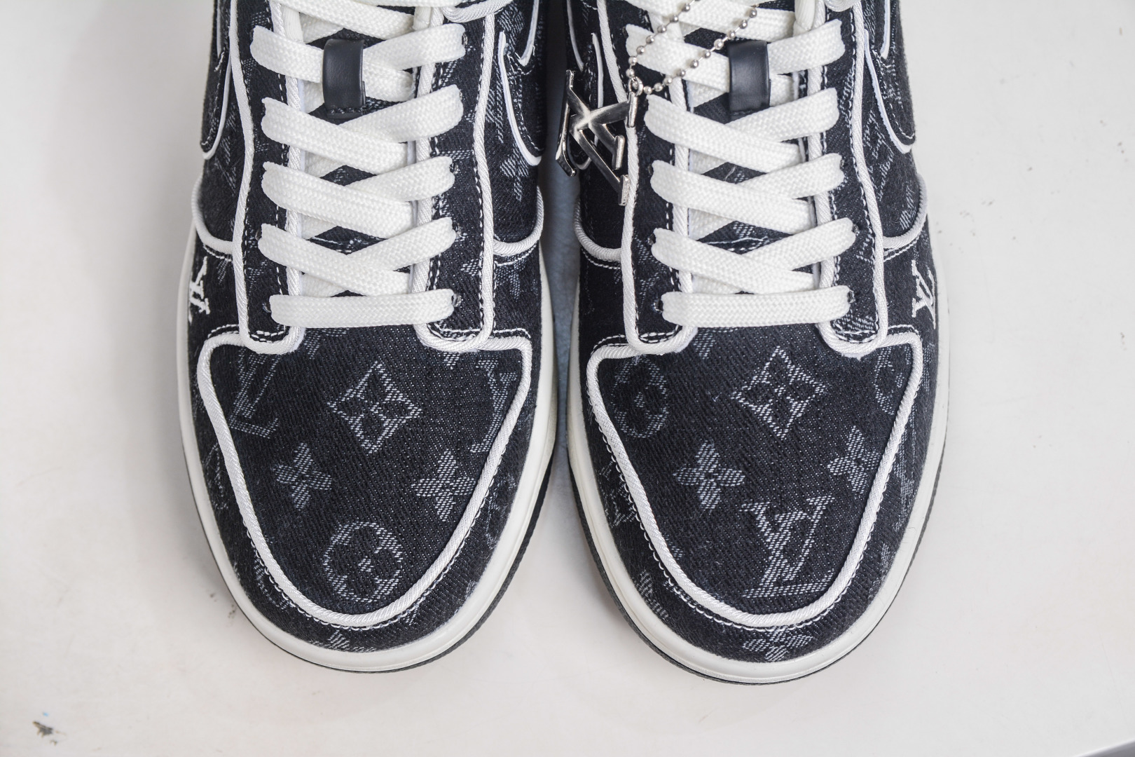 Nike SB Dunk Low x Louis Vuitton Black Denim Sneakers 10 cmp i1760033008918 8178 0 8