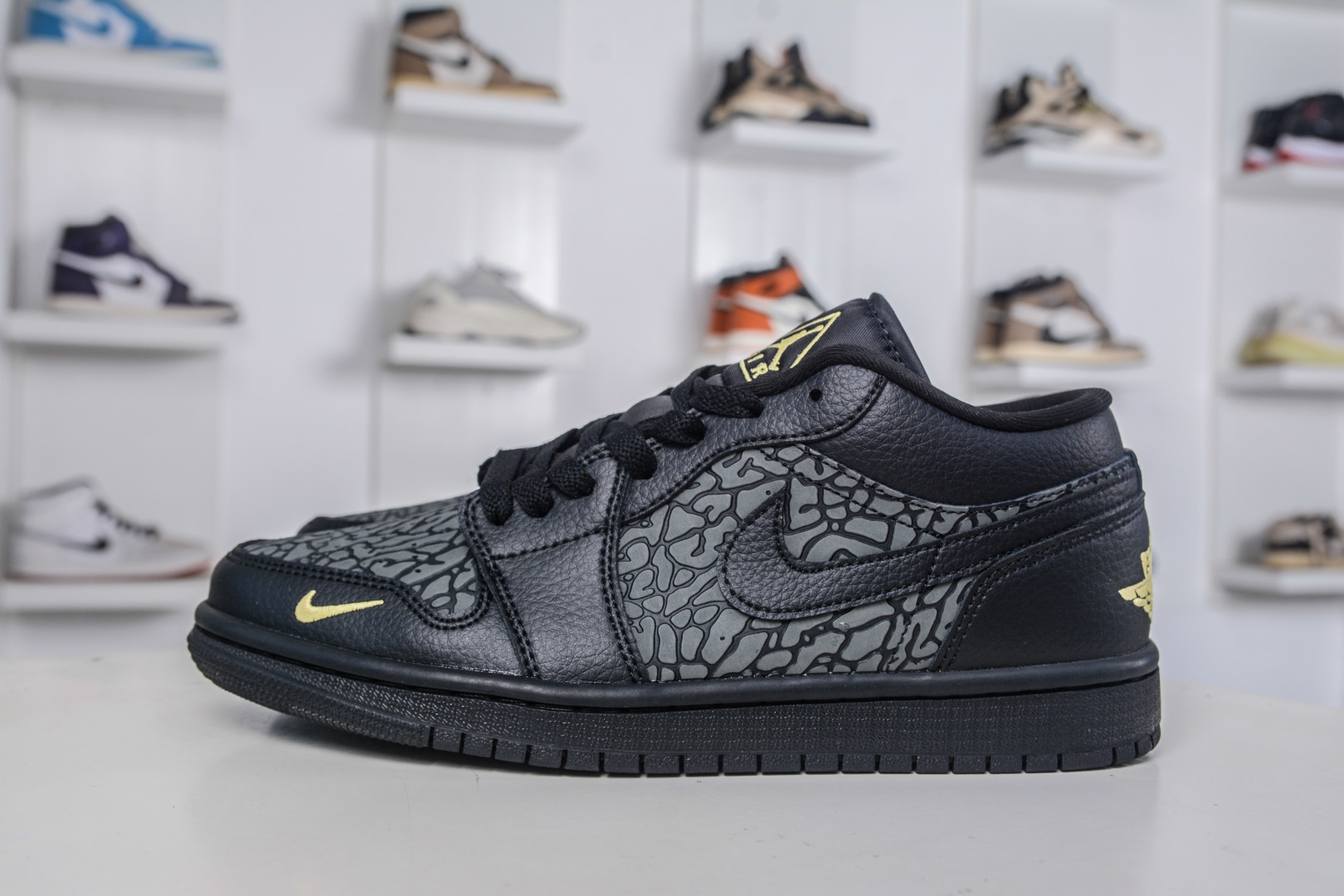 Air Jordan 1 Low Black/Cement Grey/Summit White Sneakers IM6568-010 2 cmp i1760033217188 3462 0 0