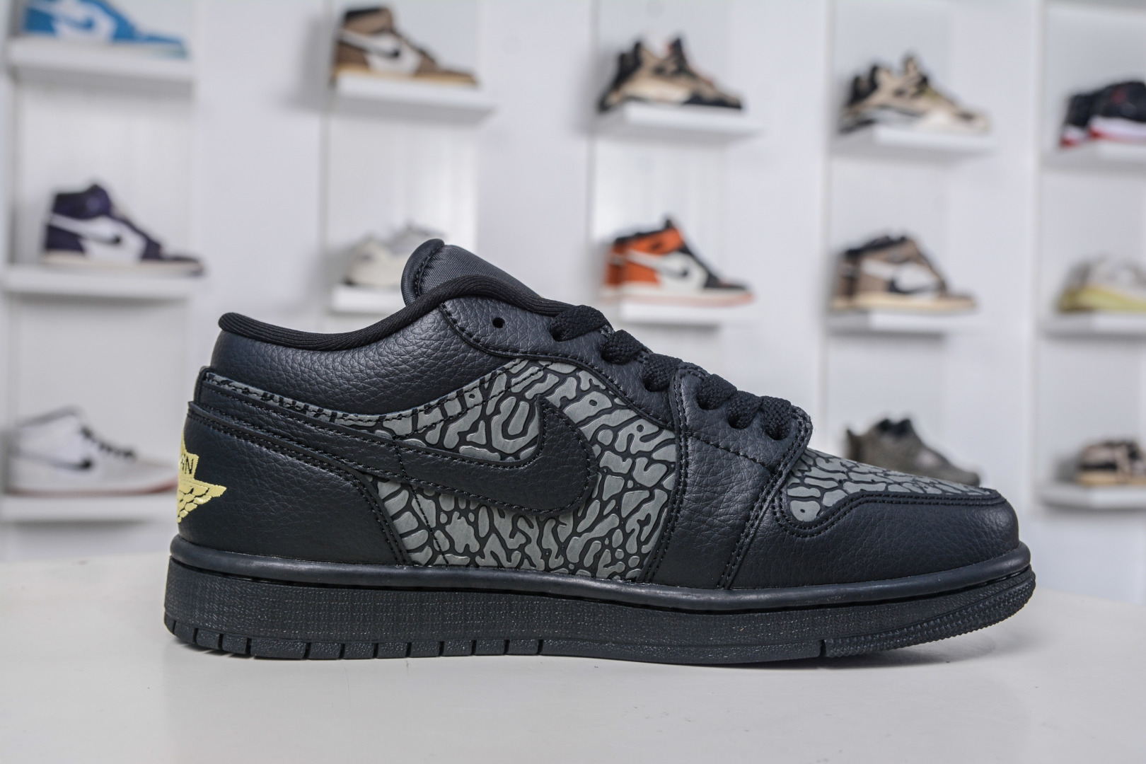 Air Jordan 1 Low Black/Cement Grey/Summit White Sneakers IM6568-010 4 cmp i1760033218238 1291 0 2