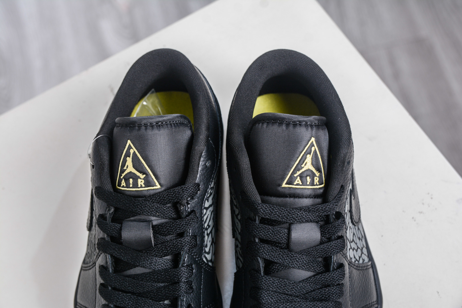 Air Jordan 1 Low Black/Cement Grey/Summit White Sneakers IM6568-010 9 cmp i1760033218245 2766 0 7