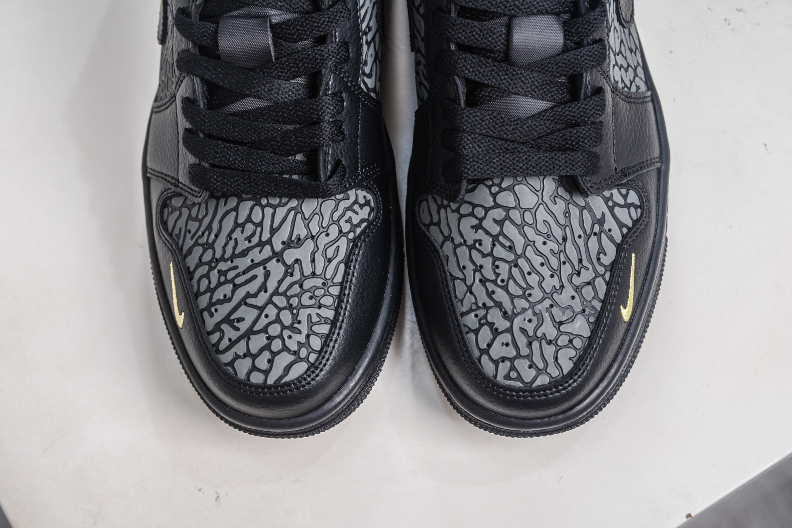 Air Jordan 1 Low Black/Cement Grey/Summit White Sneakers IM6568-010 10 cmp i1760033218247 8134 0 8