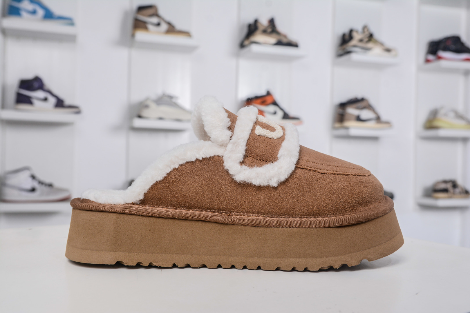 UGucci Shearling-Lined Platform Clogs, Cozy Mules for Women, Size 35-40 4 cmp i1760033451499 4673 0 2