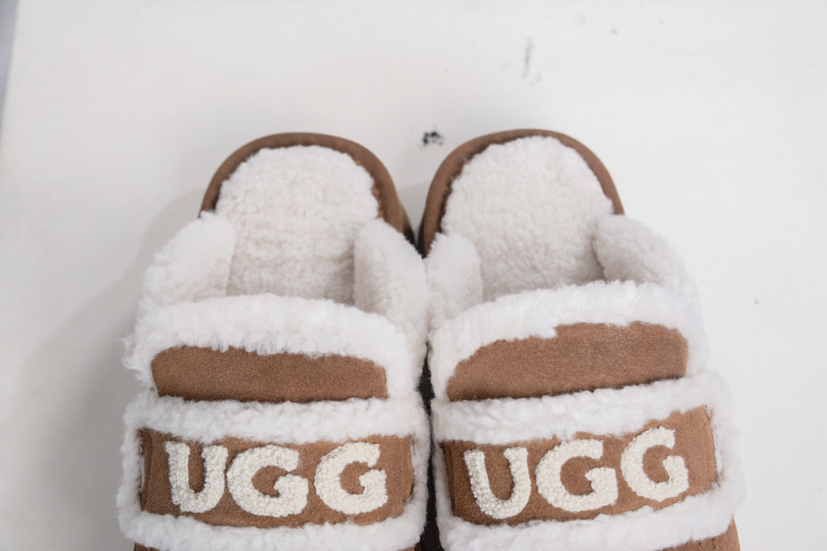 UGucci Shearling-Lined Platform Clogs, Cozy Mules for Women, Size 35-40 9 cmp i1760033451500 6842 0 7