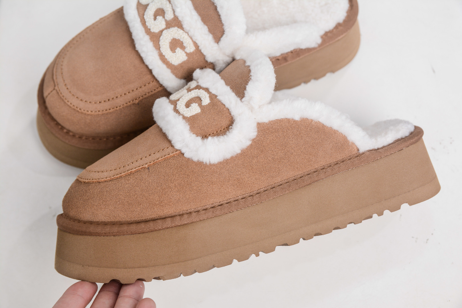 UGucci Shearling-Lined Platform Clogs, Cozy Mules for Women, Size 35-40 8 cmp i1760033453307 4117 0 6
