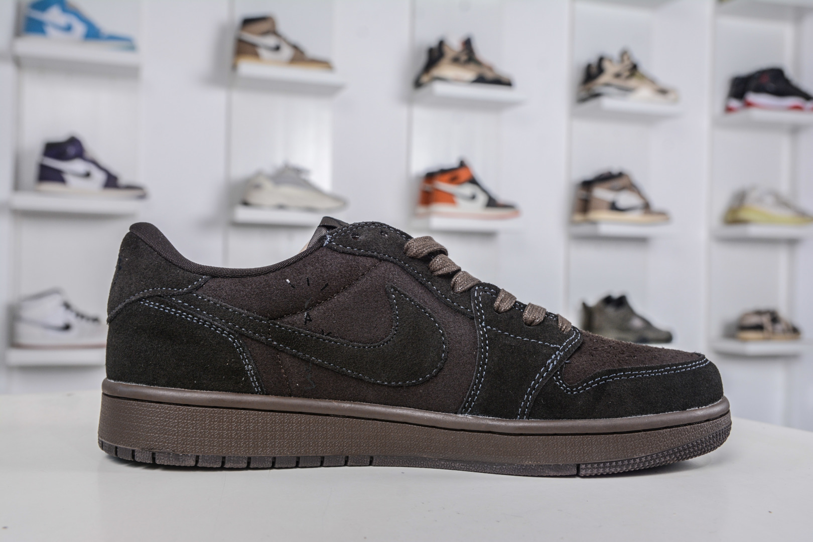 Travis Scott x Air Jordan 1 Low OG SP Brown: Premium Comfort & Style 4 cmp i1760118526070 1014 0 2