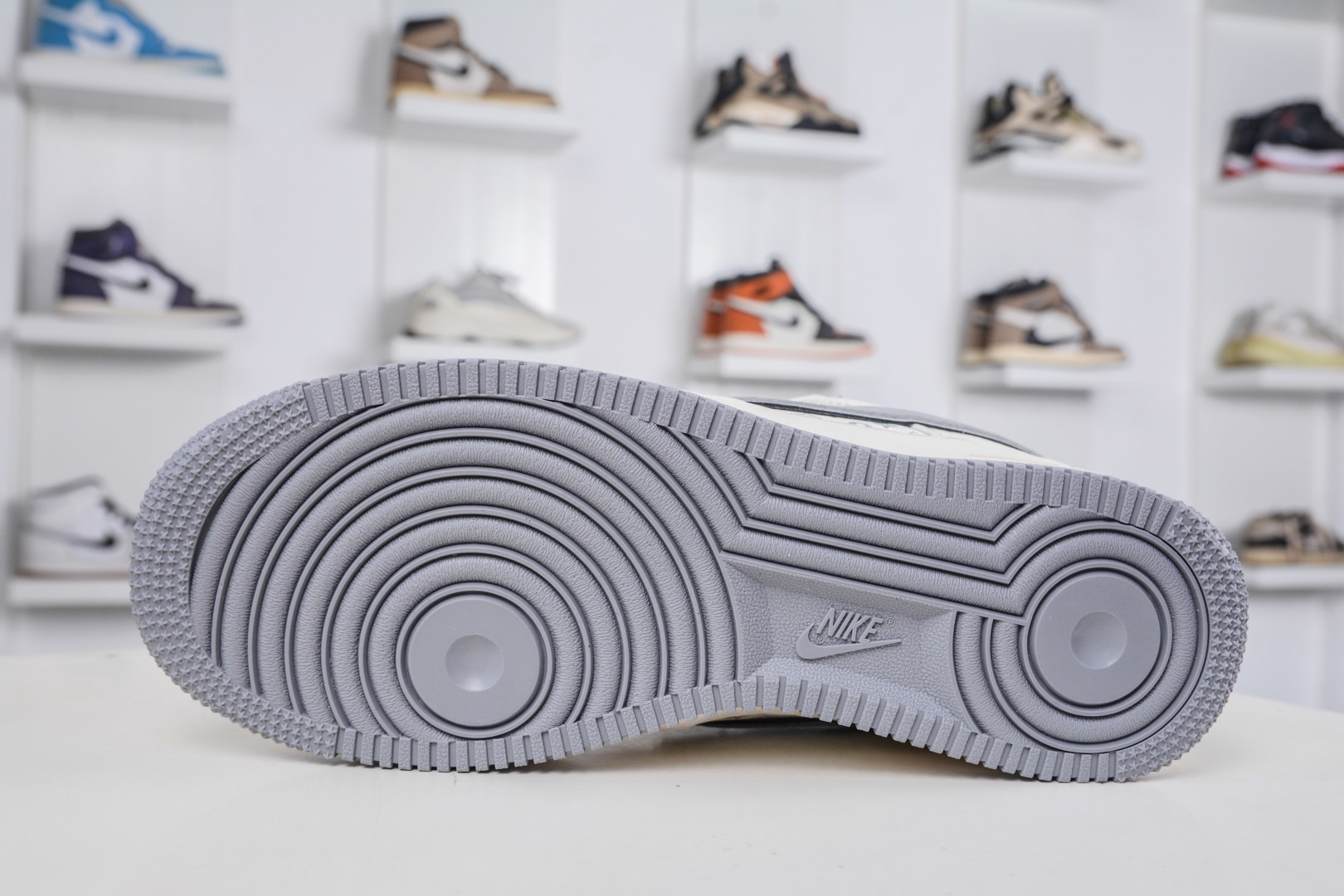 Nike Air Force 1 Low x Louis Vuitton Grey: Premium Comfort and Style 5 cmp i1760119198634 6060 0 4