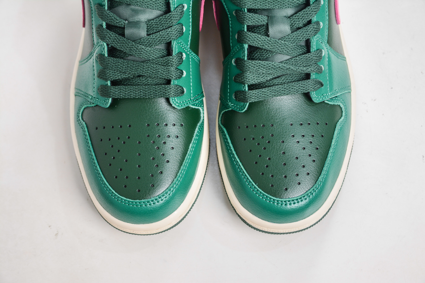 Air Jordan 1 Low Green Pink Leather Sneakers - Stylish, Comfortable & Durable 10 cmp i1760119451705 3340 0 8