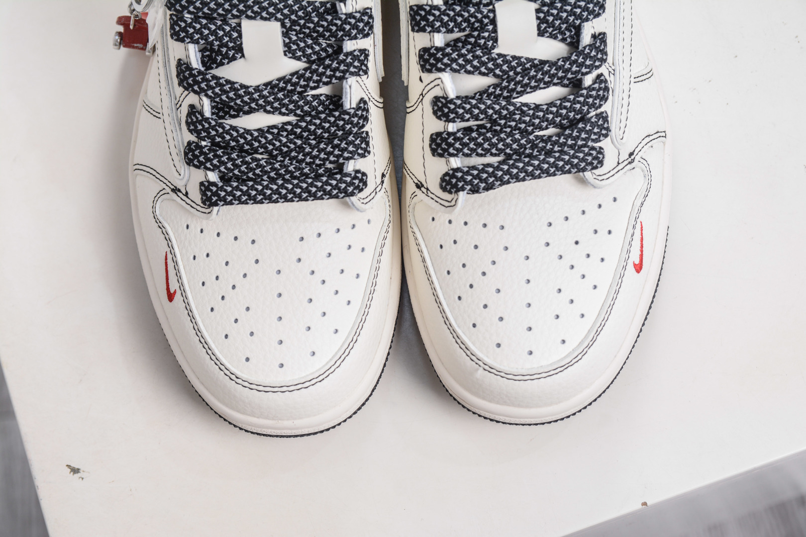 TS x Air Jordan x Supreme AJ1 Low 倒钩低帮联名SUP-白黑缝线 HH7518-089