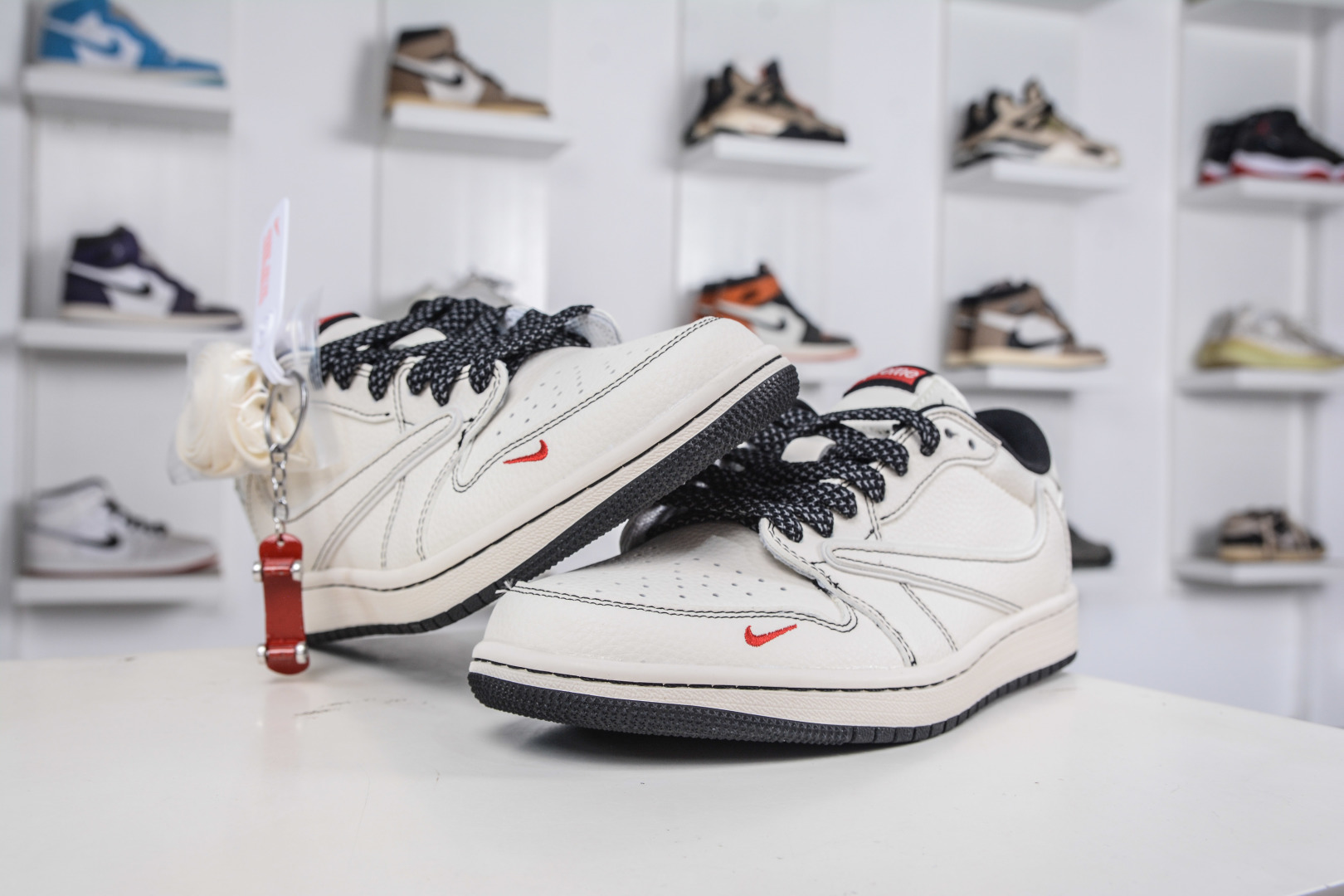 TS x Air Jordan x Supreme AJ1 Low 倒钩低帮联名SUP-白黑缝线 HH7518-089