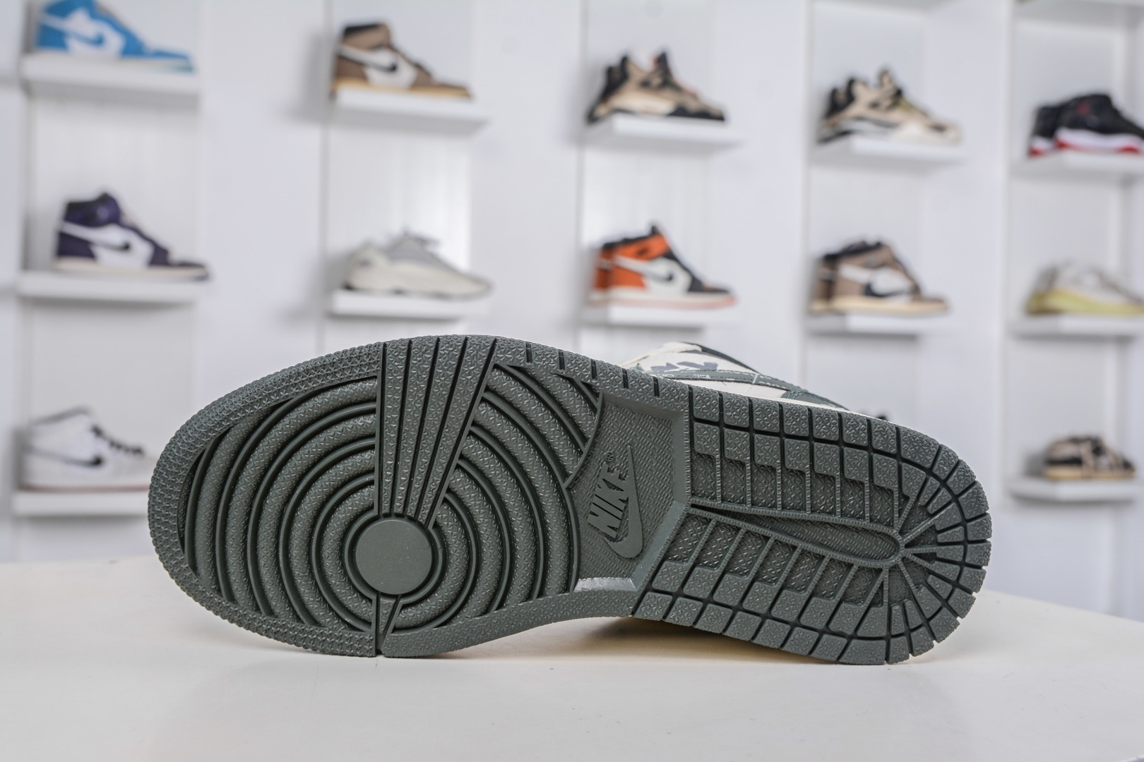 Air Jordan 1 Retro Low x Stussy 斯图西联名-白深绿 QD1988-002-莆田鞋,莆田鞋货源,高仿鞋,高仿鞋货源,安福档口,莆田高仿鞋,莆田鞋批发,高仿鞋批发,莆田高仿运动鞋,高仿运动鞋,莆田运动鞋 Air Jordan 1 Retro Low x Stussy 斯图西联名-白深绿 QD1988-002