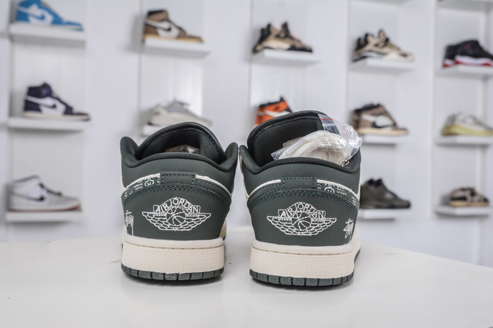 Air Jordan 1 Retro Low x Stussy 斯图西联名-白深绿 QD1988-002-莆田鞋,莆田鞋货源,高仿鞋,高仿鞋货源,安福档口,莆田高仿鞋,莆田鞋批发,高仿鞋批发,莆田高仿运动鞋,高仿运动鞋,莆田运动鞋 Air Jordan 1 Retro Low x Stussy 斯图西联名-白深绿 QD1988-002