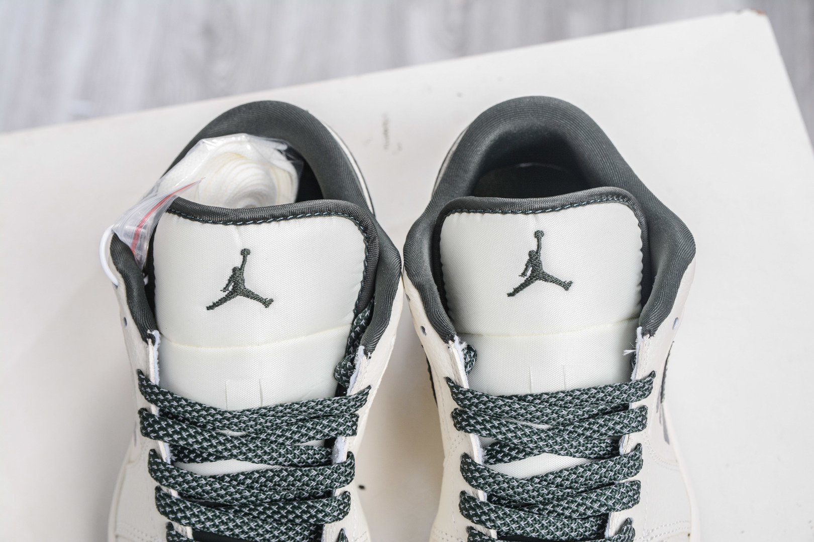 Air Jordan 1 Retro Low x Stussy 斯图西联名-白深绿 QD1988-002-莆田鞋,莆田鞋货源,高仿鞋,高仿鞋货源,安福档口,莆田高仿鞋,莆田鞋批发,高仿鞋批发,莆田高仿运动鞋,高仿运动鞋,莆田运动鞋 Air Jordan 1 Retro Low x Stussy 斯图西联名-白深绿 QD1988-002