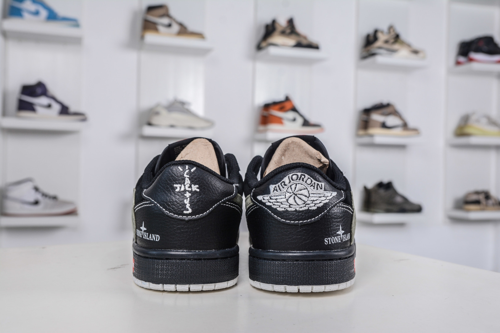 TS x Air Jordan AJ1 Low x Stone Island x Supreme 倒钩低帮联名SUP石头岛定制配色 黑墨绿 DZ5899-025-莆田鞋,莆田鞋货源,高仿鞋,高仿鞋货源,安福档口,莆田高仿鞋,莆田鞋批发,高仿鞋批发,莆田高仿运动鞋,高仿运动鞋,莆田运动鞋 TS x Air Jordan AJ1 Low x Stone Island x Supreme 倒钩低帮联名SUP石头岛定制配色 黑墨绿 DZ5899-025