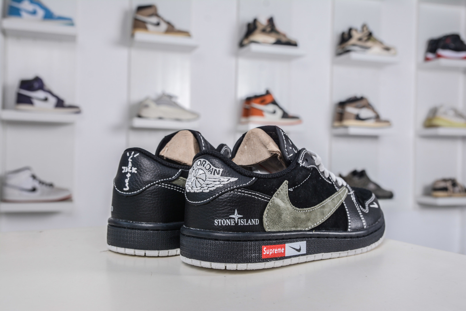 TS x Air Jordan AJ1 Low x Stone Island x Supreme 倒钩低帮联名SUP石头岛定制配色 黑墨绿 DZ5899-025-莆田鞋,莆田鞋货源,高仿鞋,高仿鞋货源,安福档口,莆田高仿鞋,莆田鞋批发,高仿鞋批发,莆田高仿运动鞋,高仿运动鞋,莆田运动鞋 TS x Air Jordan AJ1 Low x Stone Island x Supreme 倒钩低帮联名SUP石头岛定制配色 黑墨绿 DZ5899-025