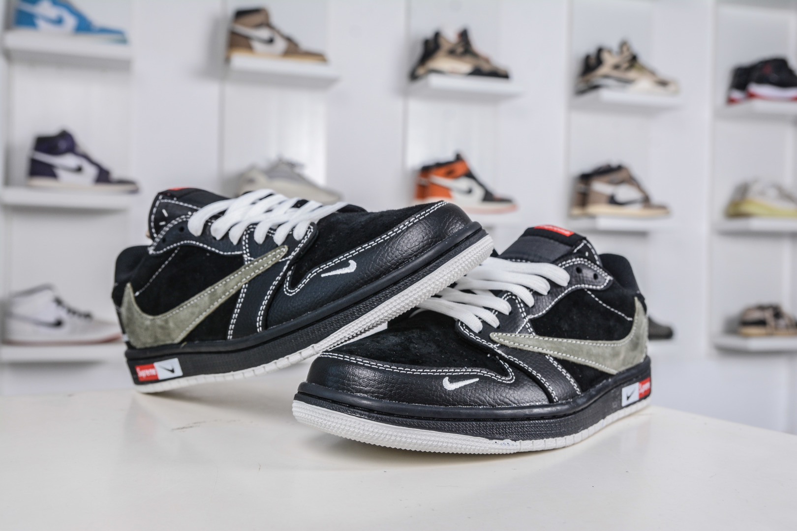 TS x Air Jordan AJ1 Low x Stone Island x Supreme 倒钩低帮联名SUP石头岛定制配色 黑墨绿 DZ5899-025-莆田鞋,莆田鞋货源,高仿鞋,高仿鞋货源,安福档口,莆田高仿鞋,莆田鞋批发,高仿鞋批发,莆田高仿运动鞋,高仿运动鞋,莆田运动鞋 TS x Air Jordan AJ1 Low x Stone Island x Supreme 倒钩低帮联名SUP石头岛定制配色 黑墨绿 DZ5899-025