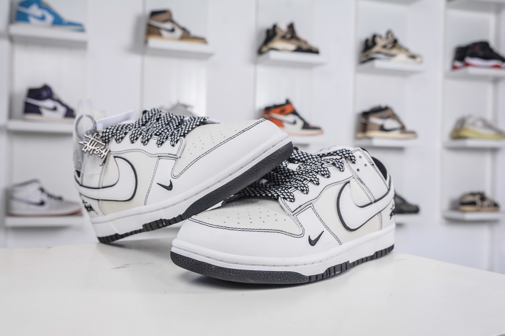 Nike SB Dunk Low X Stussy 斯图西联名-白黑 CS1688-135