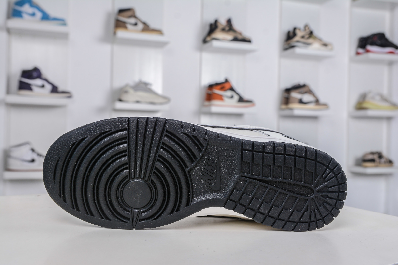 Nike SB Dunk Low X Stussy 斯图西联名-白黑 CS1688-135