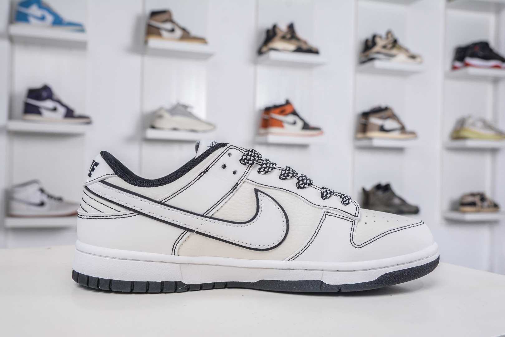 Nike SB Dunk Low X Stussy 斯图西联名-白黑 CS1688-135