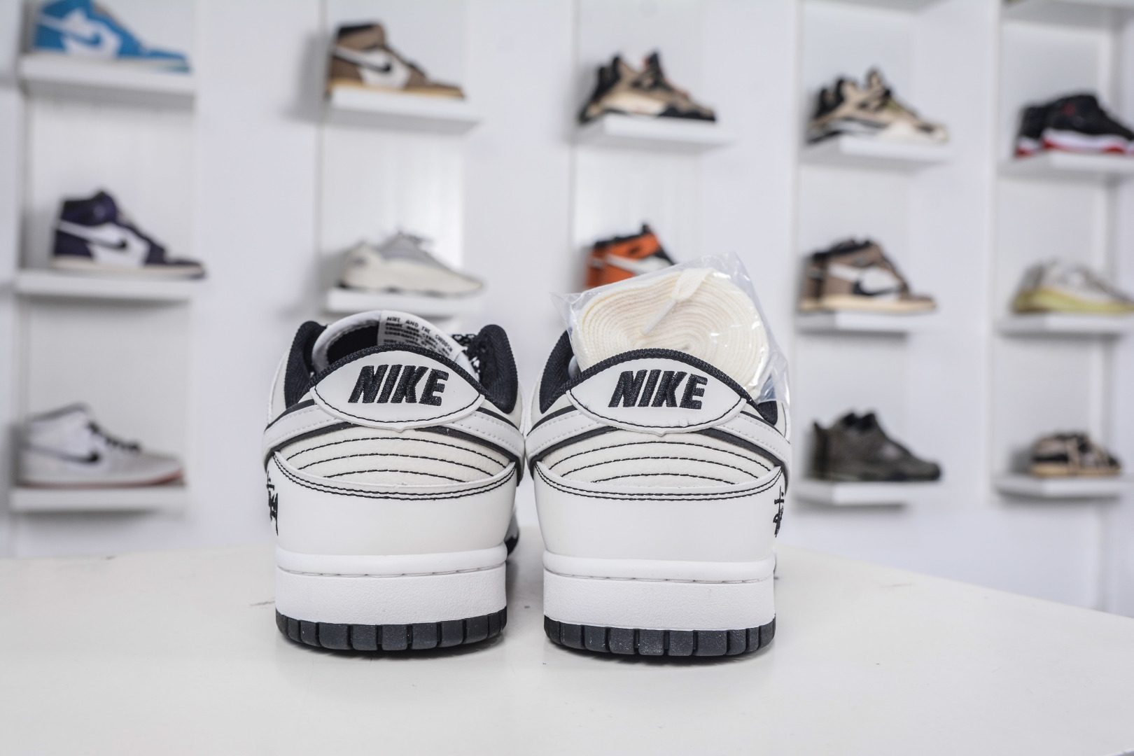 Nike SB Dunk Low X Stussy 斯图西联名-白黑 CS1688-135