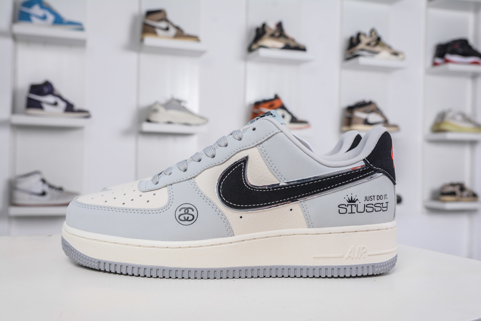 Stussy x Nike Air Force 1 Low-Top Sneakers - White, Gray & Black Combination 2 cmp i1760207930698 8613 0 0