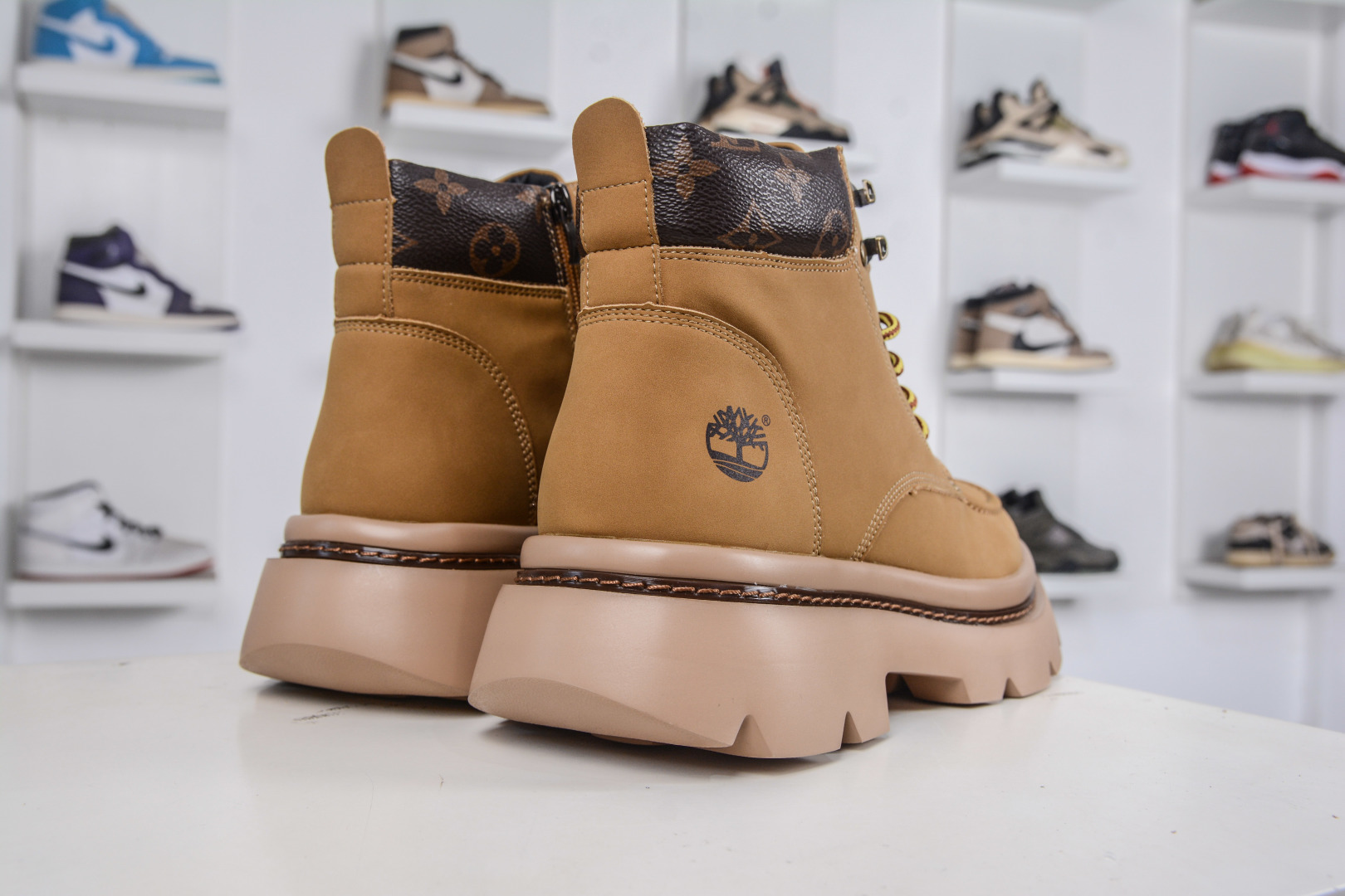 LV x Timberland LV联名添柏岚大黄靴 顶奢流量品牌与时代经典的结合之作-莆田鞋,莆田鞋货源,高仿鞋,高仿鞋货源,安福档口,莆田高仿鞋,莆田鞋批发,高仿鞋批发,莆田高仿运动鞋,高仿运动鞋,莆田运动鞋 LV x Timberland LV联名添柏岚大黄靴 顶奢流量品牌与时代经典的结合之作