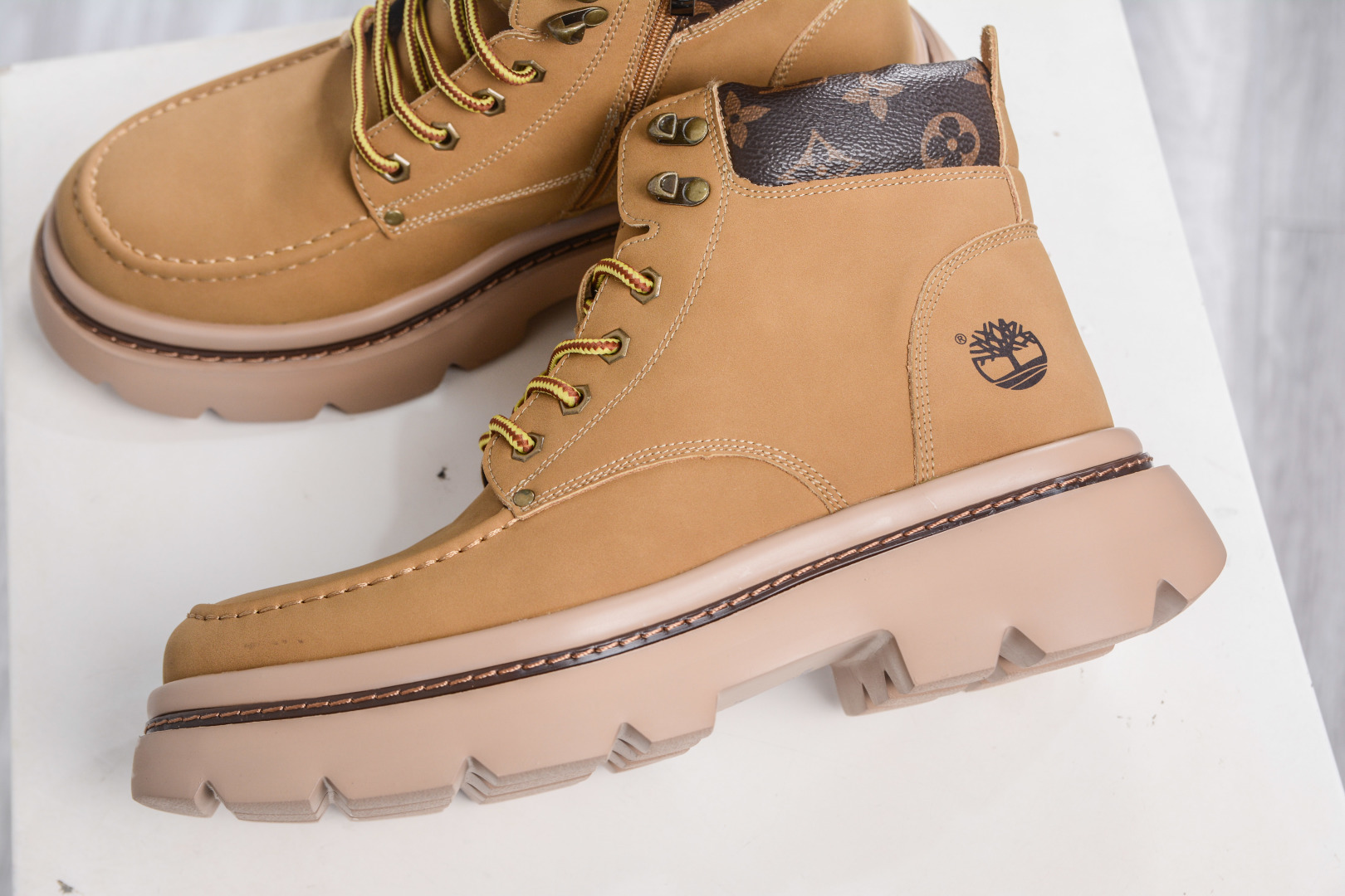 LV x Timberland LV联名添柏岚大黄靴 顶奢流量品牌与时代经典的结合之作-莆田鞋,莆田鞋货源,高仿鞋,高仿鞋货源,安福档口,莆田高仿鞋,莆田鞋批发,高仿鞋批发,莆田高仿运动鞋,高仿运动鞋,莆田运动鞋 LV x Timberland LV联名添柏岚大黄靴 顶奢流量品牌与时代经典的结合之作