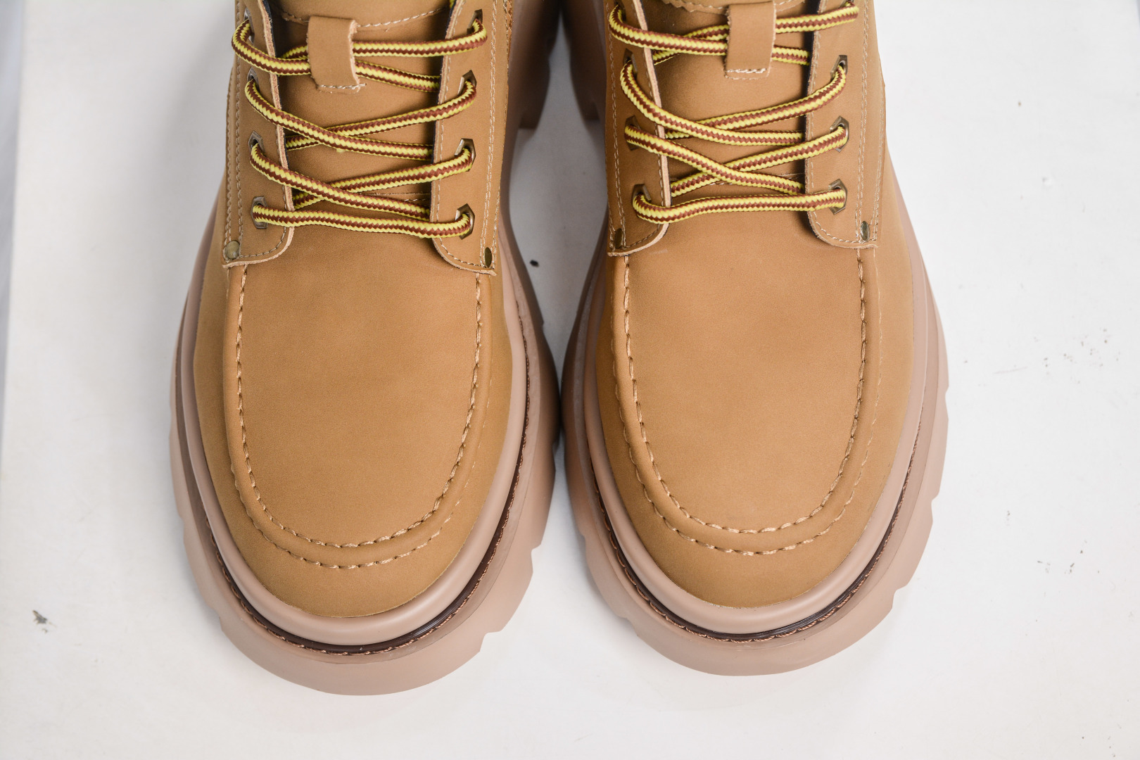 LV x Timberland LV联名添柏岚大黄靴 顶奢流量品牌与时代经典的结合之作-莆田鞋,莆田鞋货源,高仿鞋,高仿鞋货源,安福档口,莆田高仿鞋,莆田鞋批发,高仿鞋批发,莆田高仿运动鞋,高仿运动鞋,莆田运动鞋 LV x Timberland LV联名添柏岚大黄靴 顶奢流量品牌与时代经典的结合之作