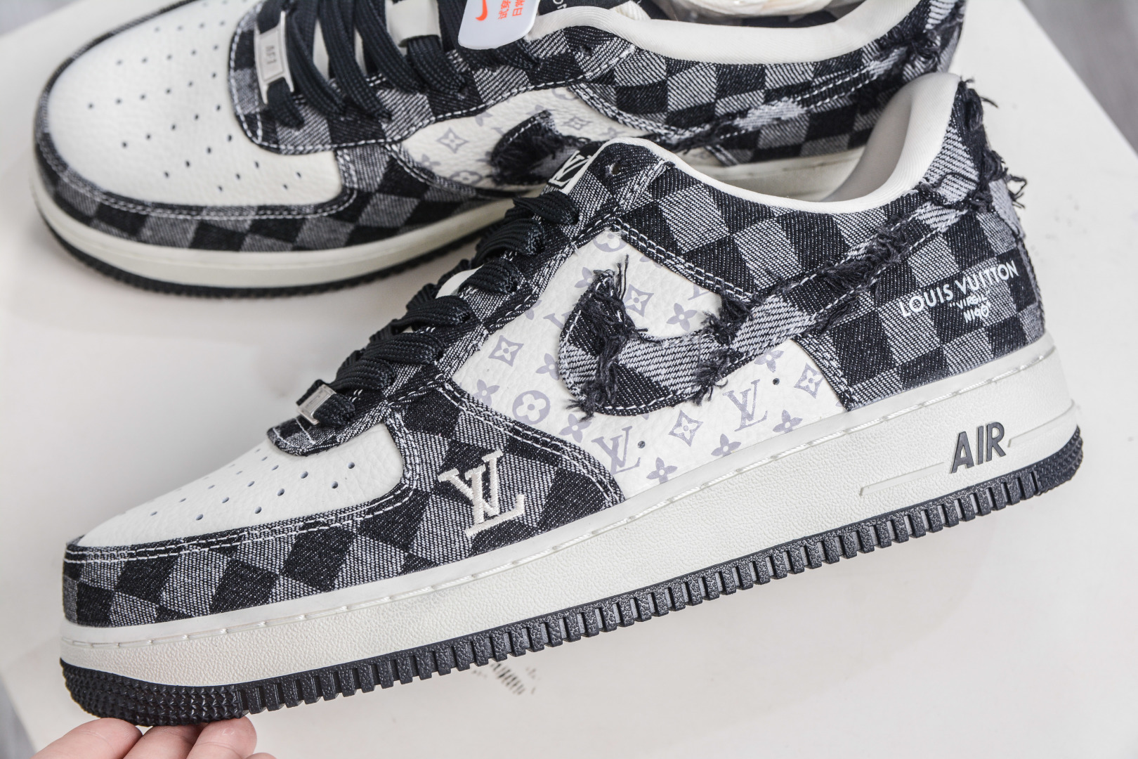 Nike Air Force 1 Low 07 x Louis Vuitton LV联名-白黑棋盘格牛仔 YF9511-817-莆田鞋,莆田鞋货源,高仿鞋,高仿鞋货源,安福档口,莆田高仿鞋,莆田鞋批发,高仿鞋批发,莆田高仿运动鞋,高仿运动鞋,莆田运动鞋 Nike Air Force 1 Low 07 x Louis Vuitton LV联名-白黑棋盘格牛仔 YF9511-817