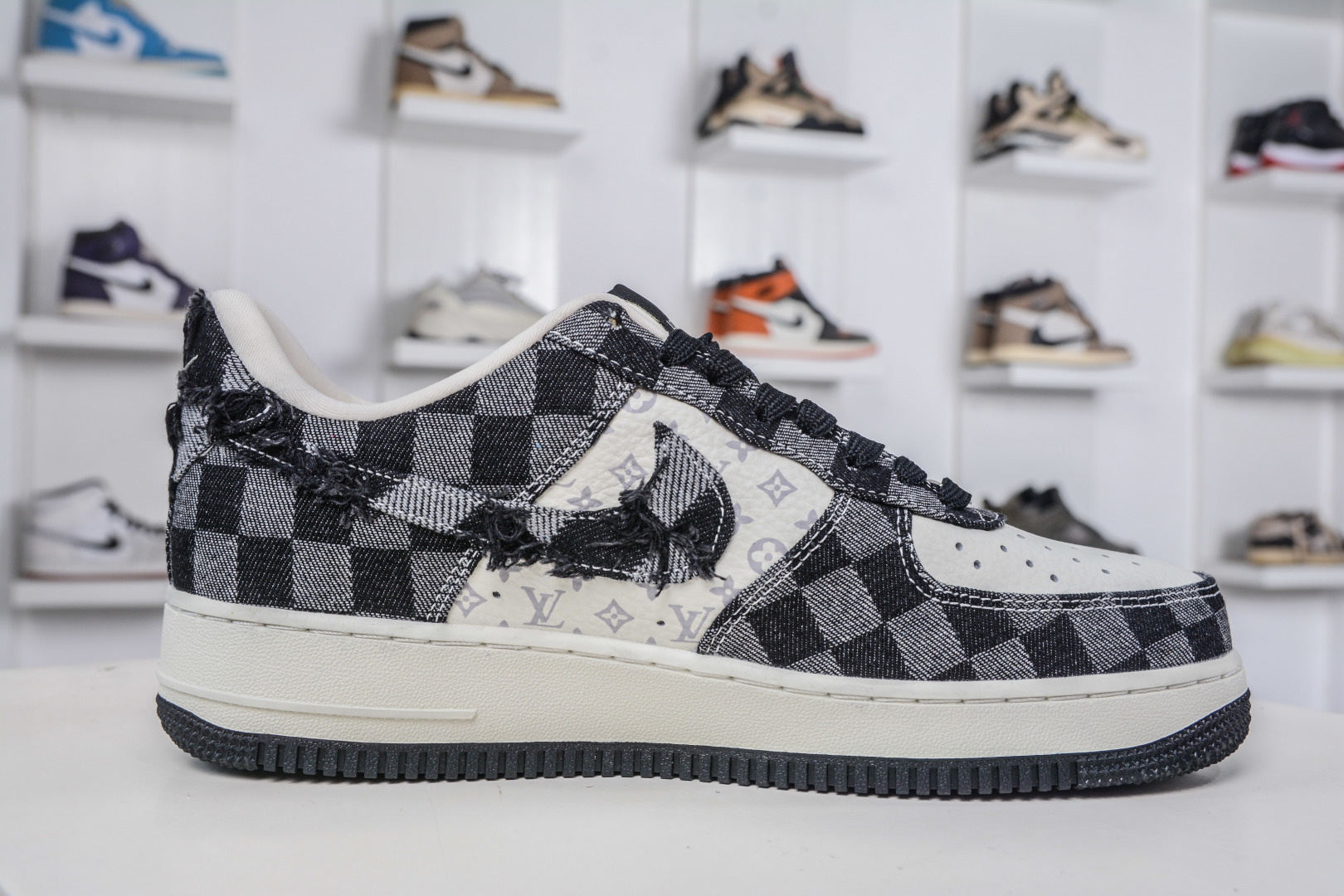 Nike Air Force 1 Low 07 x Louis Vuitton LV联名-白黑棋盘格牛仔 YF9511-817-莆田鞋,莆田鞋货源,高仿鞋,高仿鞋货源,安福档口,莆田高仿鞋,莆田鞋批发,高仿鞋批发,莆田高仿运动鞋,高仿运动鞋,莆田运动鞋 Nike Air Force 1 Low 07 x Louis Vuitton LV联名-白黑棋盘格牛仔 YF9511-817