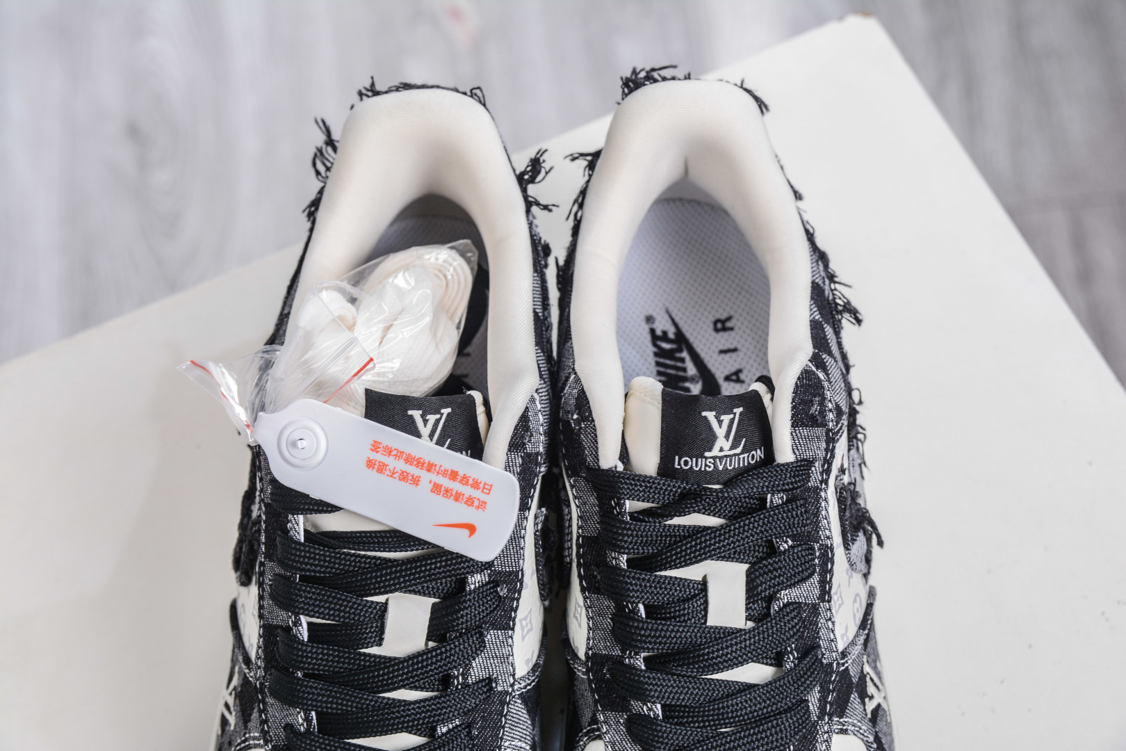 Nike Air Force 1 Low 07 x Louis Vuitton LV联名-白黑棋盘格牛仔 YF9511-817-莆田鞋,莆田鞋货源,高仿鞋,高仿鞋货源,安福档口,莆田高仿鞋,莆田鞋批发,高仿鞋批发,莆田高仿运动鞋,高仿运动鞋,莆田运动鞋 Nike Air Force 1 Low 07 x Louis Vuitton LV联名-白黑棋盘格牛仔 YF9511-817