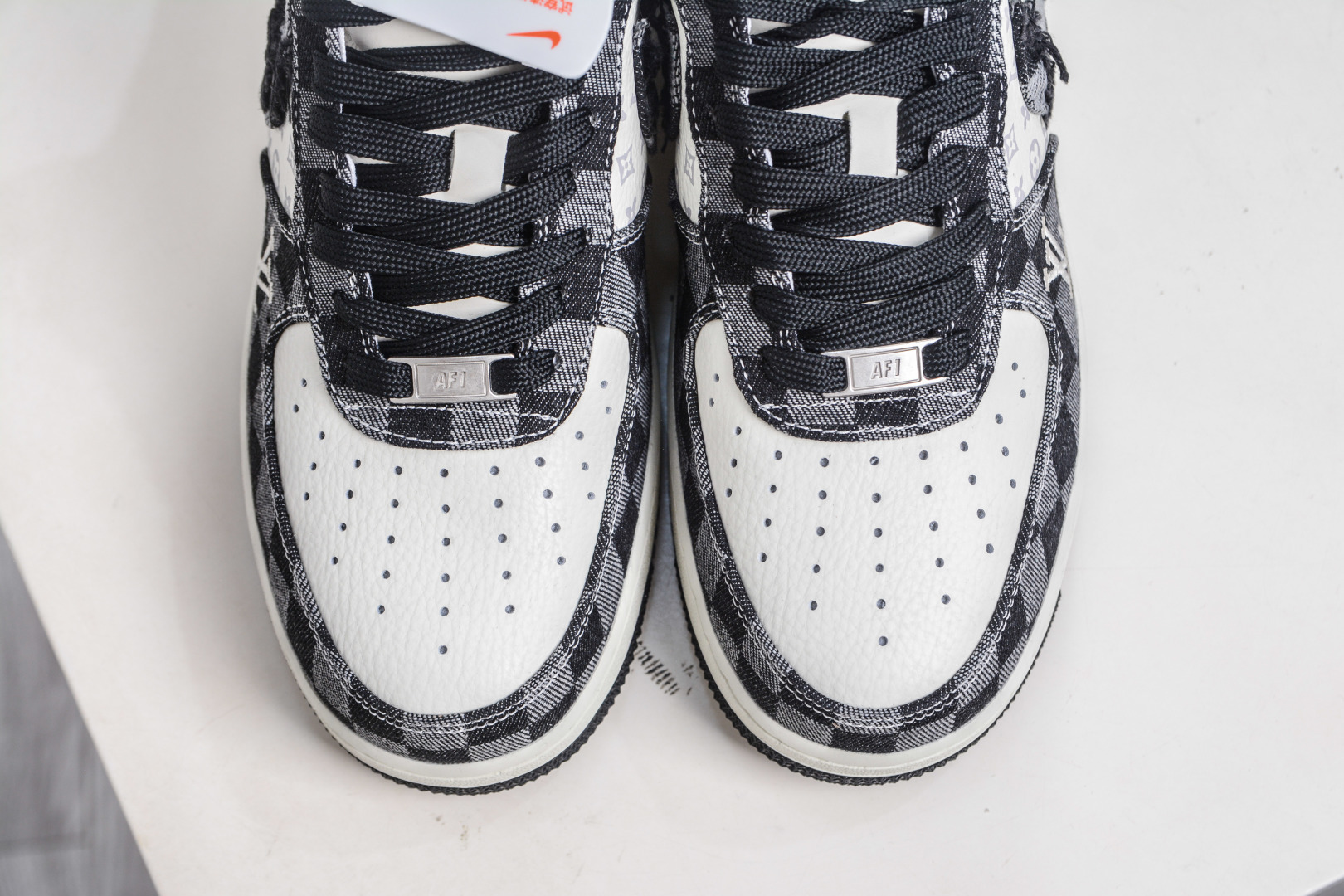 Nike Air Force 1 Low 07 x Louis Vuitton LV联名-白黑棋盘格牛仔 YF9511-817-莆田鞋,莆田鞋货源,高仿鞋,高仿鞋货源,安福档口,莆田高仿鞋,莆田鞋批发,高仿鞋批发,莆田高仿运动鞋,高仿运动鞋,莆田运动鞋 Nike Air Force 1 Low 07 x Louis Vuitton LV联名-白黑棋盘格牛仔 YF9511-817
