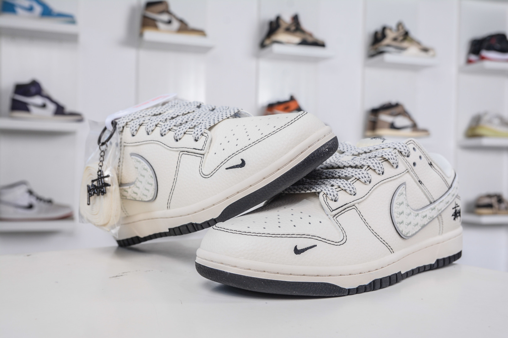 Nike SB Dunk Low X Stussy Collab Cream Black, Unisex Skateboarding Shoes 5 cmp i1760292135970 6671 0 3