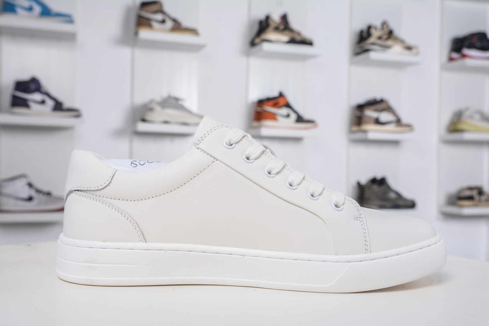 Ecco Soft 7 Men's Leather Sneakers - Comfortable, Stylish, and Versatile 4 cmp i1760292598008 4518 0 2