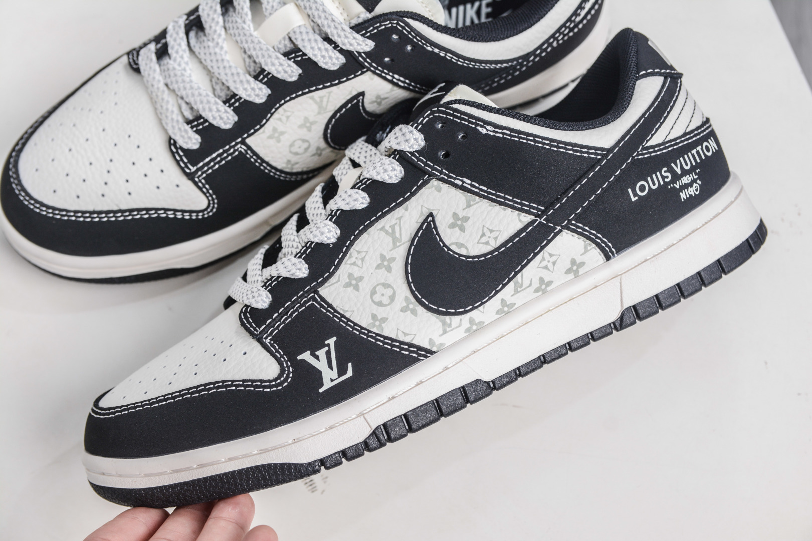 Nike SB Dunk Low x Louis Vuitton LV联名-黑白印花 CS1688-111-莆田鞋,莆田鞋货源,高仿鞋,高仿鞋货源,安福档口,莆田高仿鞋,莆田鞋批发,高仿鞋批发,莆田高仿运动鞋,高仿运动鞋,莆田运动鞋 Nike SB Dunk Low x Louis Vuitton LV联名-黑白印花 CS1688-111
