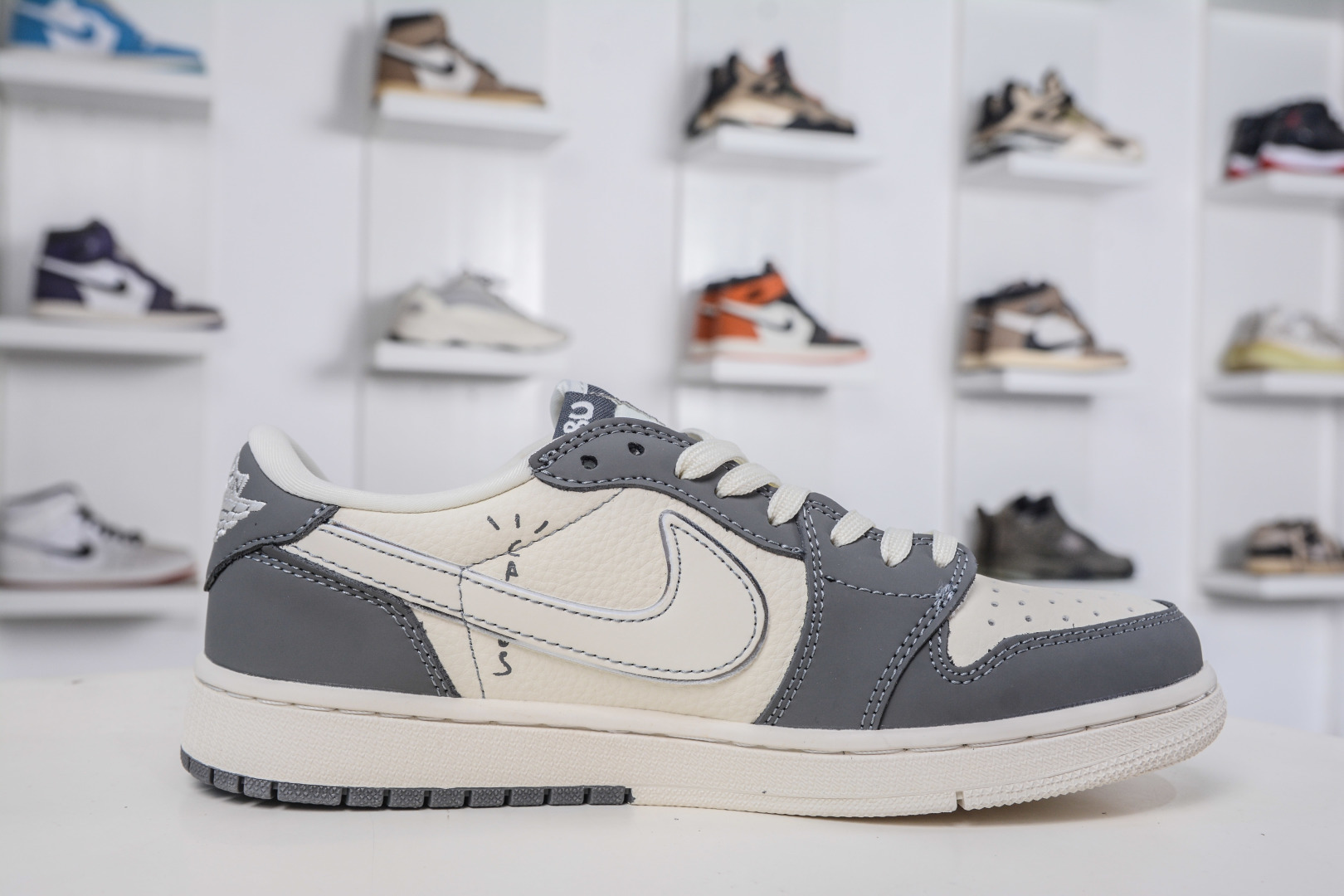 TS x Air Jordan AJ1 Low X LABUBU 低帮联名拉布布-灰白 LD2028-055