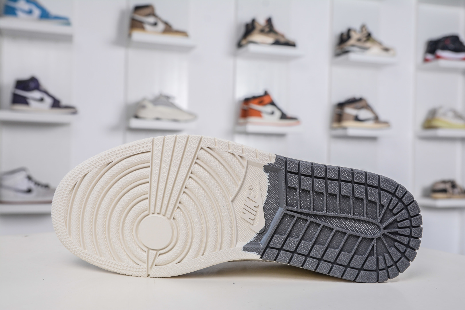 TS x Air Jordan AJ1 Low X LABUBU 低帮联名拉布布-灰白 LD2028-055