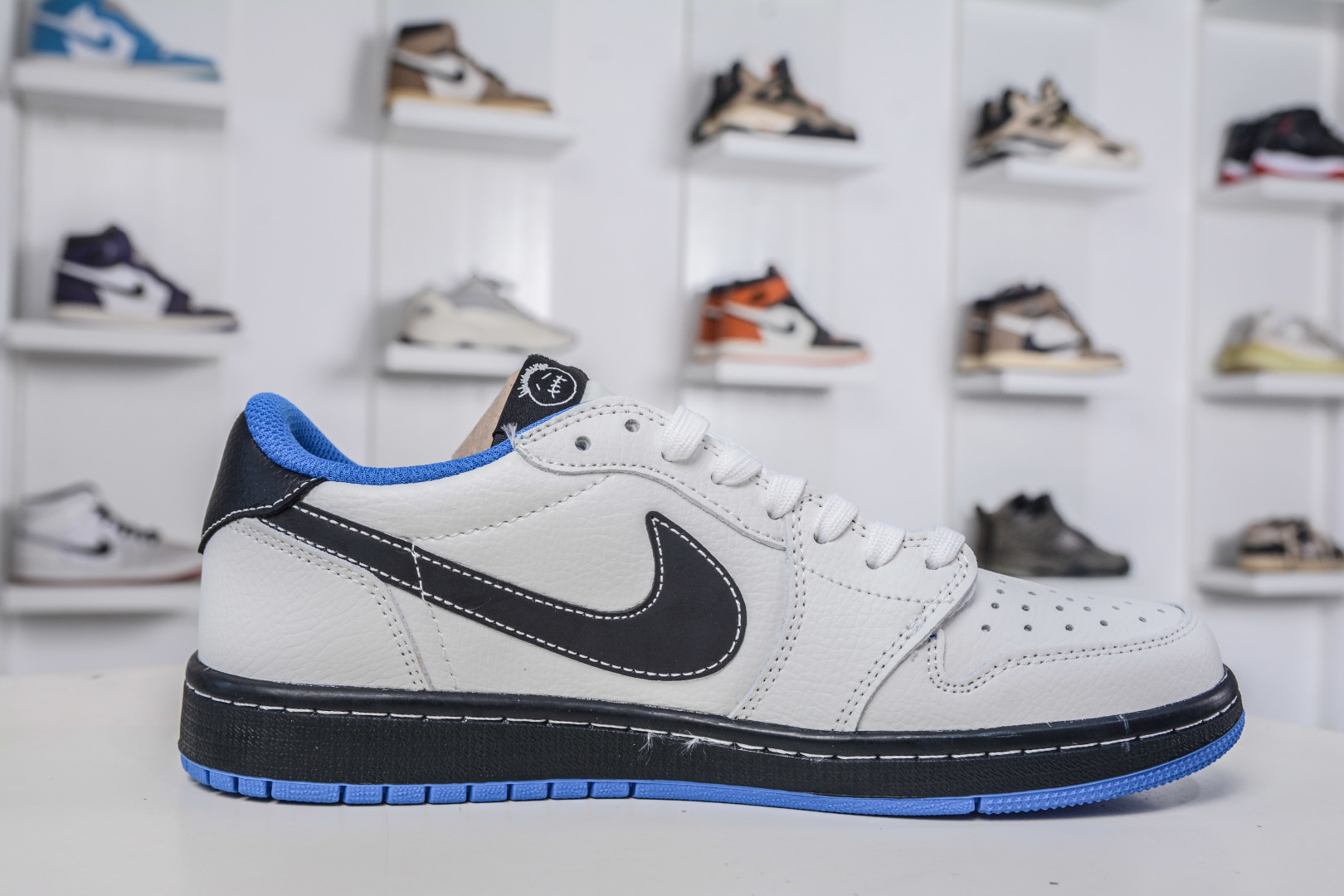 TS x Air Jordan AJ1 Low 倒钩低帮-白黑蓝底鬼脸 DZ5899-027