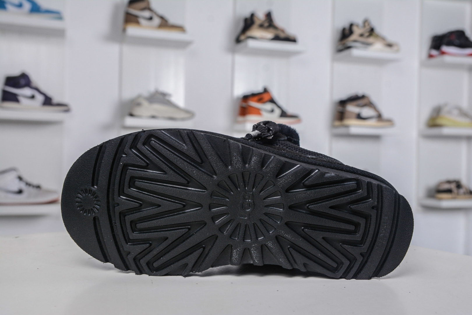 UGG Classic Uitra Mini 梅尔拼接鞋带低帮休闲鞋 W/1144032-莆田鞋,莆田鞋货源,高仿鞋,高仿鞋货源,安福档口,莆田高仿鞋,莆田鞋批发,高仿鞋批发,莆田高仿运动鞋,高仿运动鞋,莆田运动鞋 UGG Classic Uitra Mini 梅尔拼接鞋带低帮休闲鞋 W/1144032