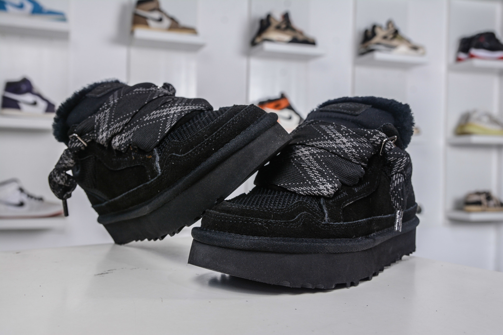 UGG Classic Uitra Mini 梅尔拼接鞋带低帮休闲鞋 W/1144032-莆田鞋,莆田鞋货源,高仿鞋,高仿鞋货源,安福档口,莆田高仿鞋,莆田鞋批发,高仿鞋批发,莆田高仿运动鞋,高仿运动鞋,莆田运动鞋 UGG Classic Uitra Mini 梅尔拼接鞋带低帮休闲鞋 W/1144032