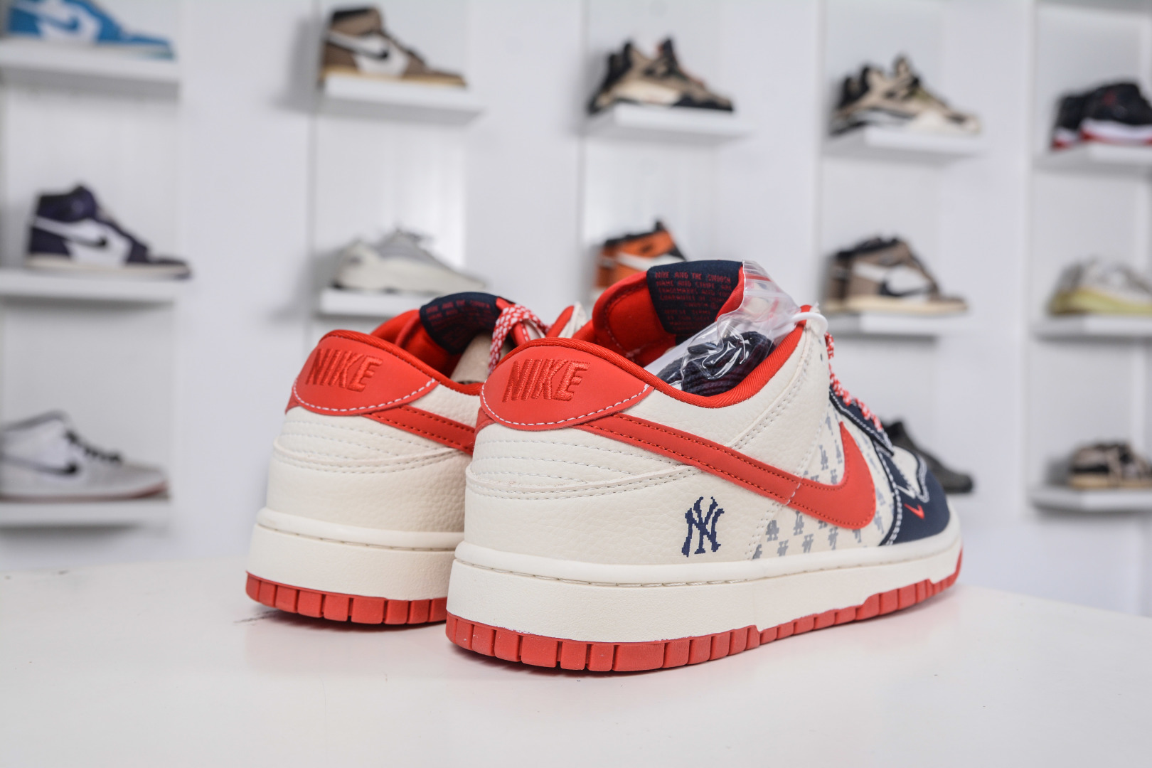 Nike SB Dunk Low MLB Yankees - Premium Craftsmanship, Iconic Design 7 cmp i1760456464549 1992 0 5
