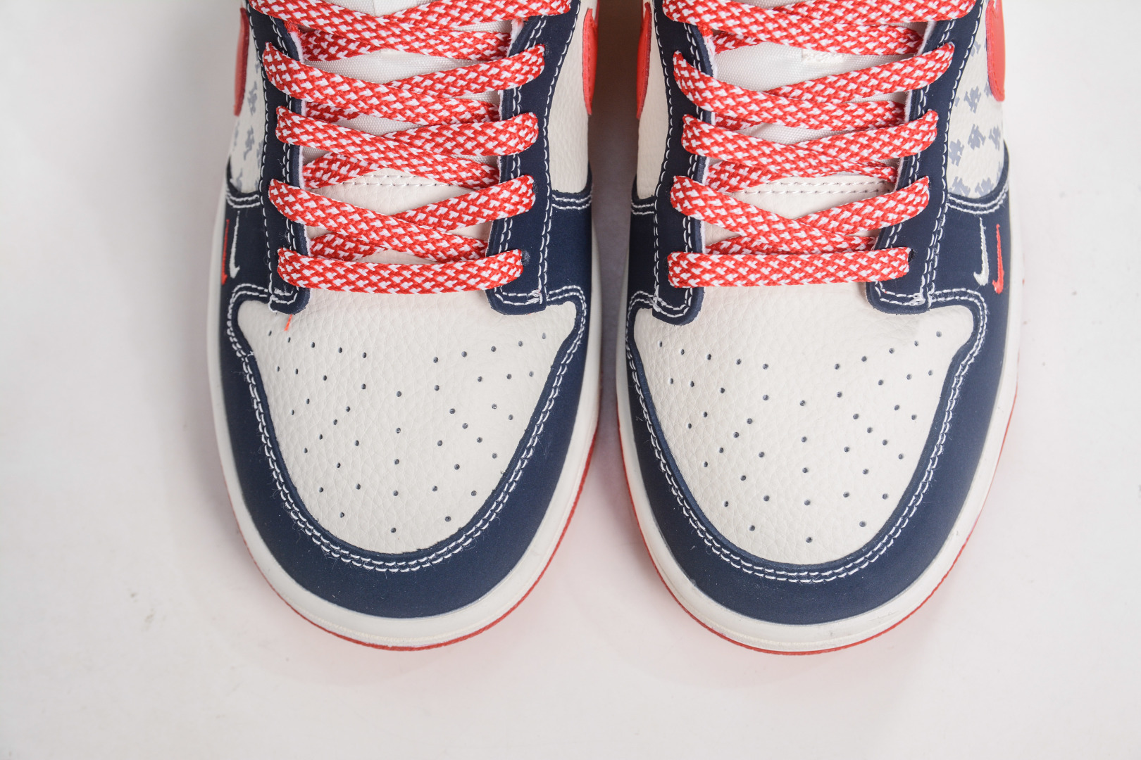 Nike SB Dunk Low MLB Yankees - Premium Craftsmanship, Iconic Design 10 cmp i1760456464550 2585 0 8