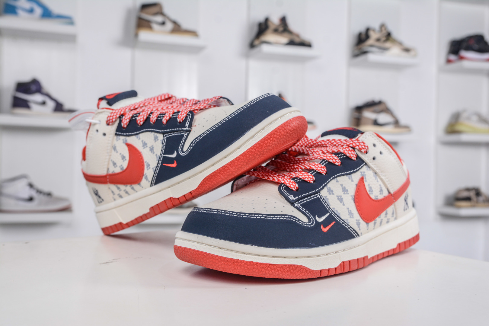 Nike SB Dunk Low MLB Yankees - Premium Craftsmanship, Iconic Design 5 cmp i1760456465892 4405 0 3