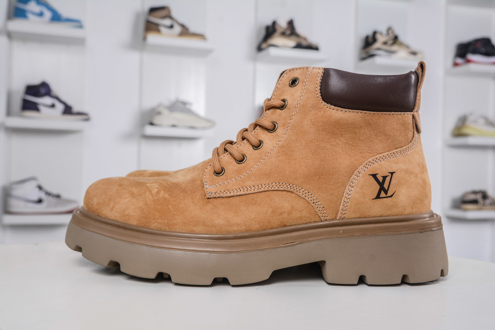Louis Vuitton Fall/Winter Lightweight Leather Ankle Boots - Premium Quality 2 cmp i1760456769978 9953 0 0