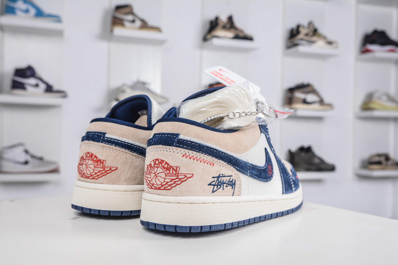 Air Jordan 1 Retro Low x Stussy 斯图西联名-深蓝棕 LR8888-015-High Quatity Cheap Brand wholesale wholesaler seller Clothes Bags handbags Sneakers Top Fashion Clothing Shoes from China Factory Chinese suppliers best Quality Beautiful Price Air Jordan 1 Retro Low x Stussy 斯图西联名-深蓝棕 LR8888-015